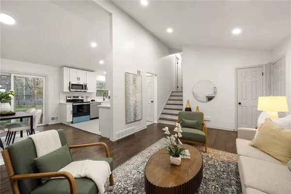 $390,000 | 8813 West 90th Terrace, Overland Park, KS 66212