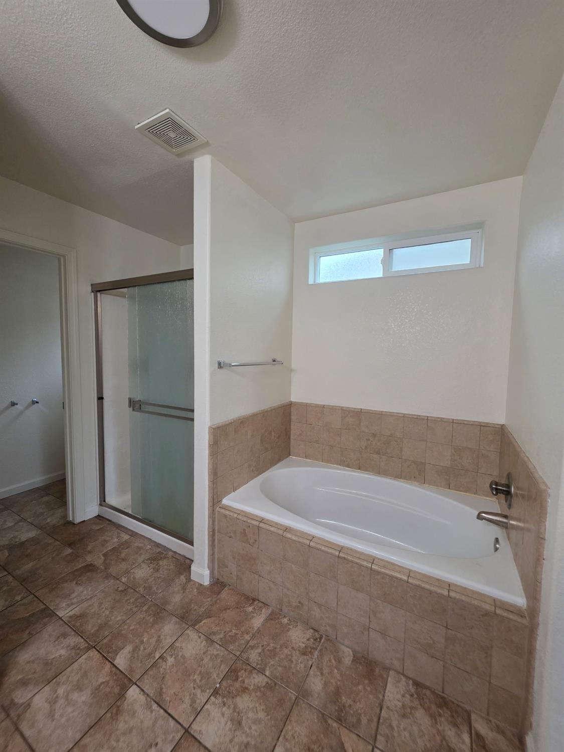 804 Morris Lane Madera, CA 93637 - Photo 6 of 17 a spacious bathroom with a tub and shower