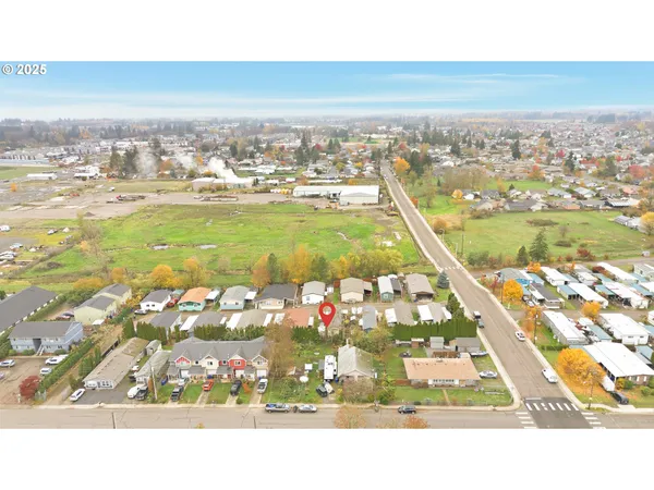 $300,000 | 416 Kennel Avenue, Molalla, OR 97038