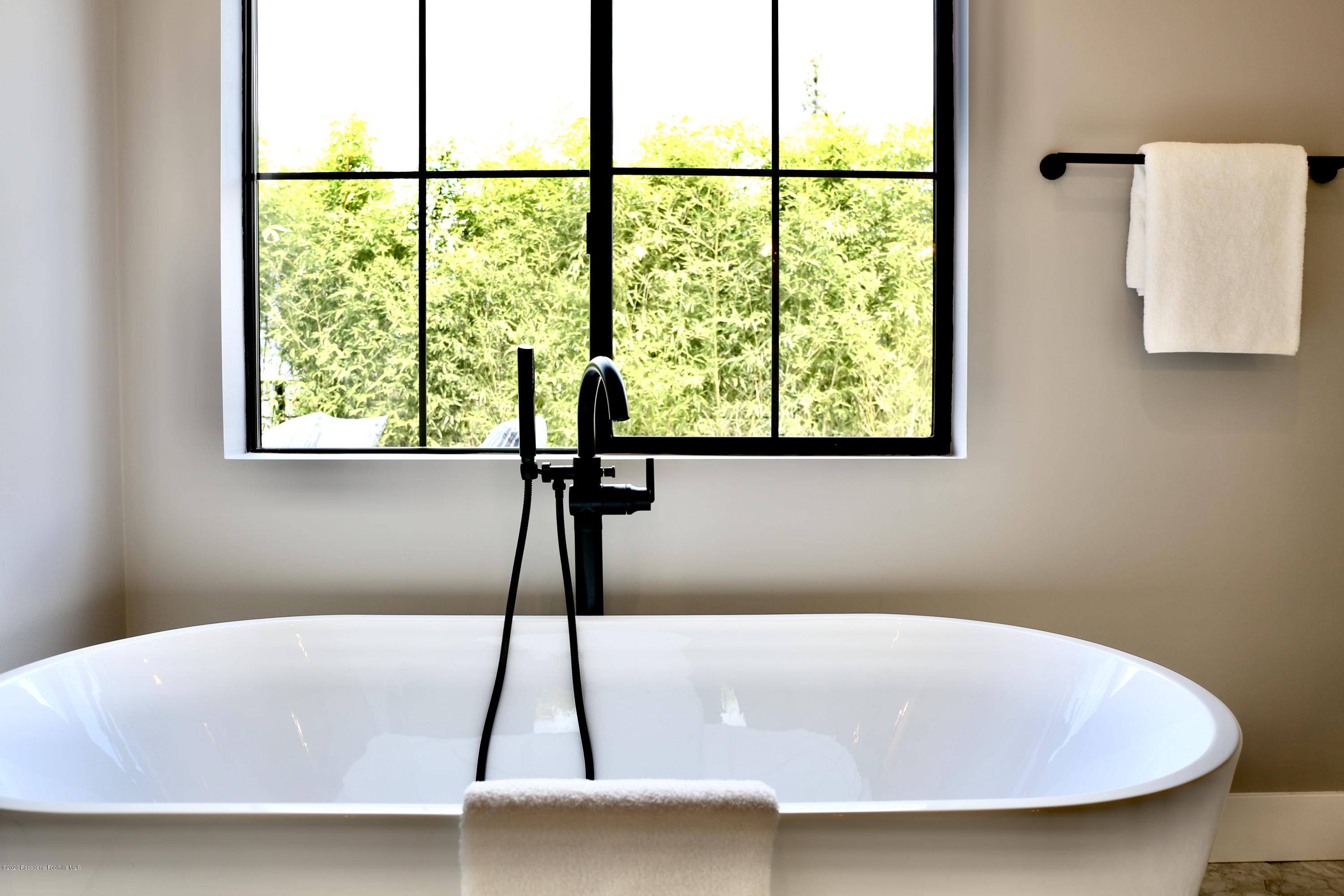 3665 Thorndale Road Pasadena, CA 91107 - Photo 32 of 45 a room with a window