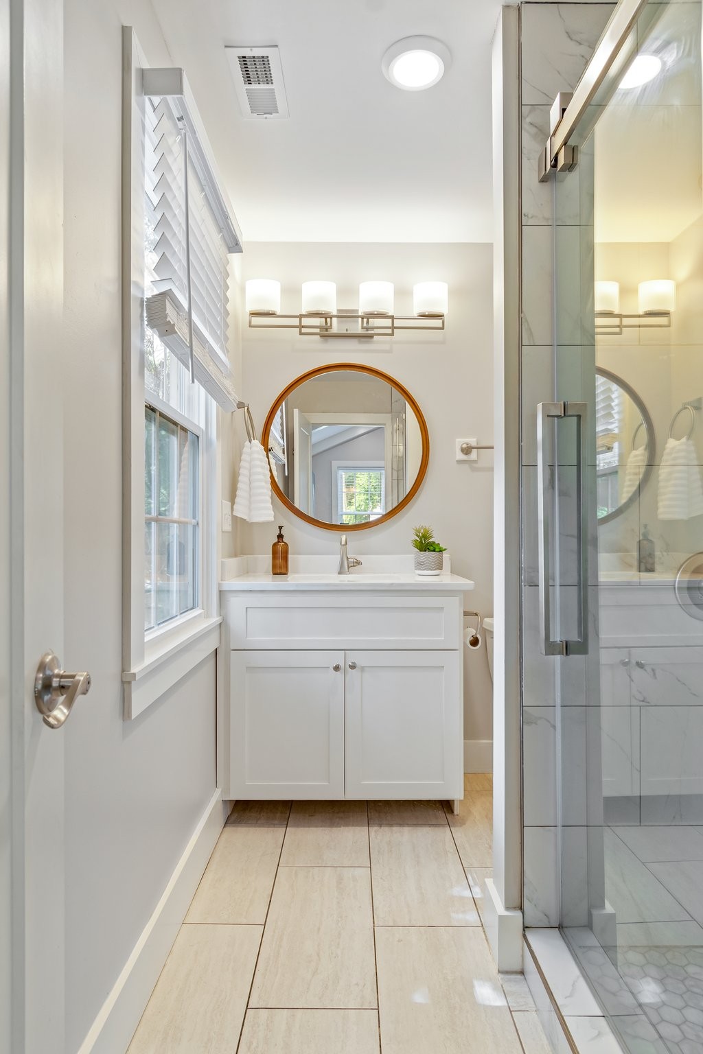 884 Kipling Drive Nashville, TN 37217 - Photo 25 of 40 a bathroom with a toilet a sink and a mirror