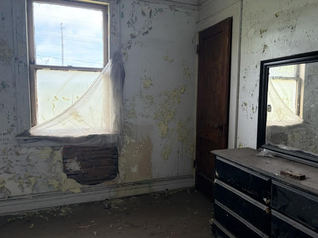 304 Polk Street Gary, IN 46402 - Photo 14 of 26 a room with a window