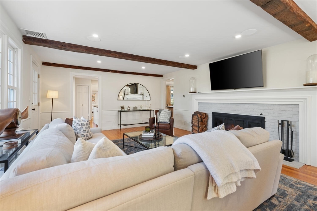 19 Johnson Road Winchester, MA 01890 - Photo 9 of 42 Gallery Image 9
