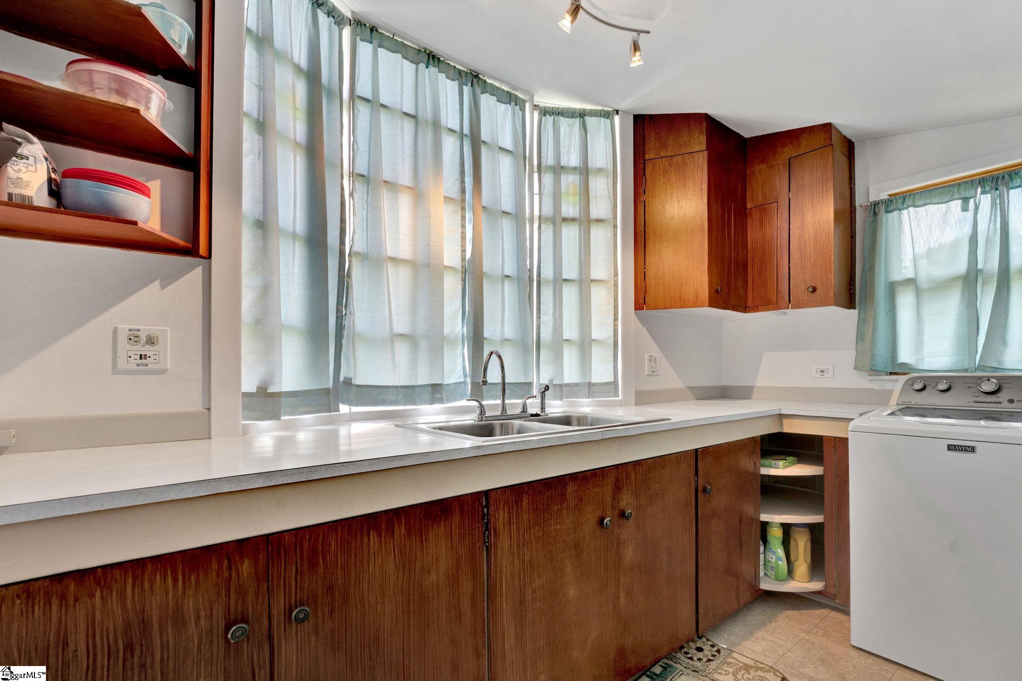 302 Douglas Street Laurens, SC 29360 - Photo 11 of 29