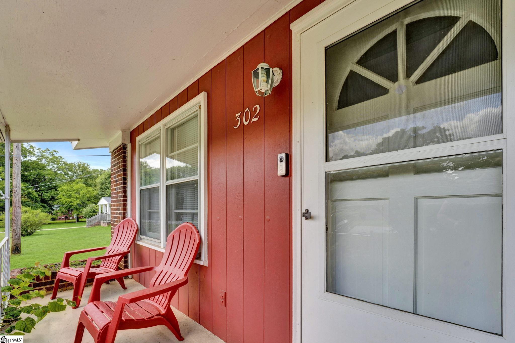 302 Douglas Street Laurens, SC 29360 - Photo 2 of 29