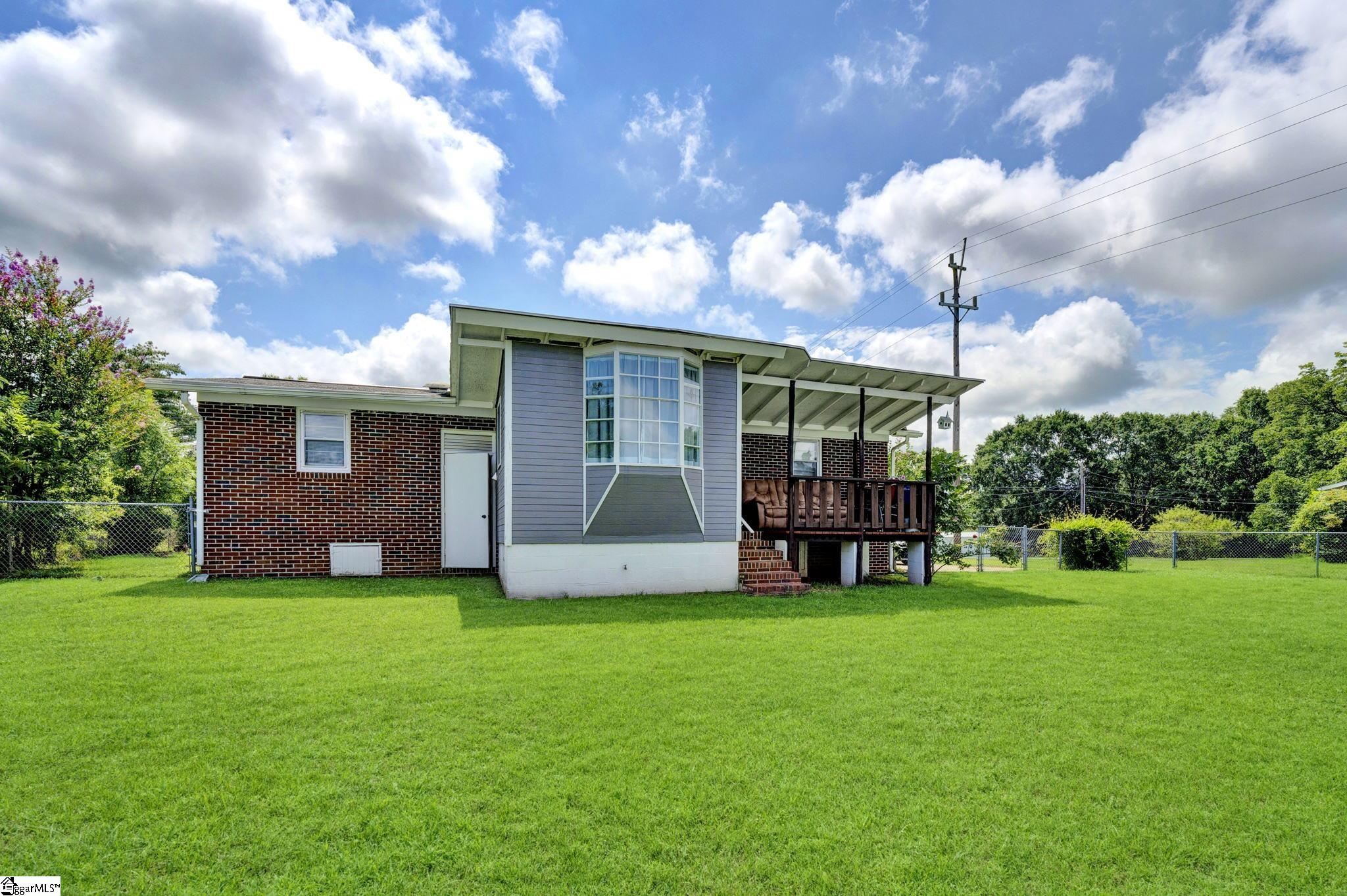 302 Douglas Street Laurens, SC 29360 - Photo 27 of 29