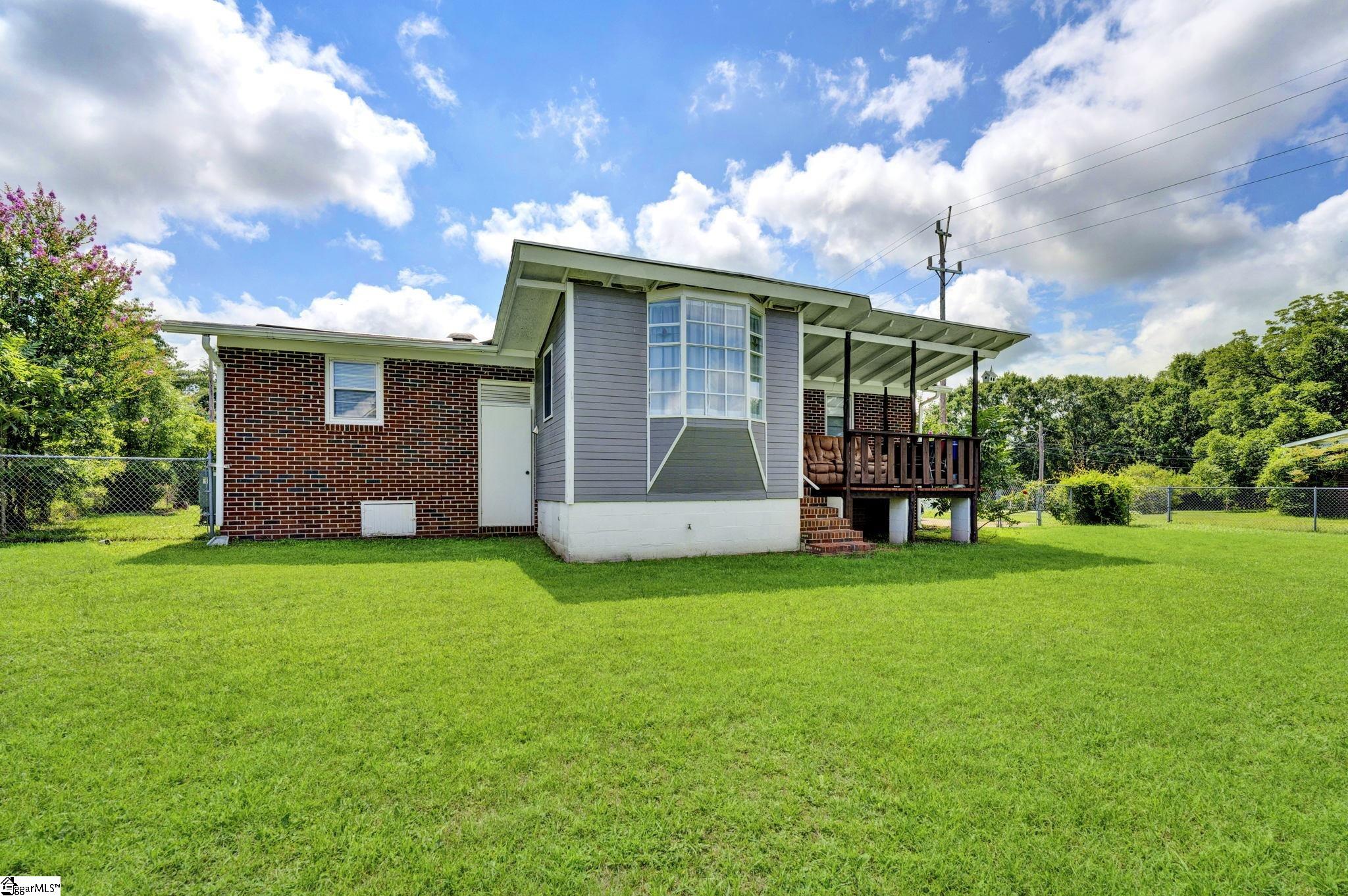 302 Douglas Street Laurens, SC 29360 - Photo 28 of 29