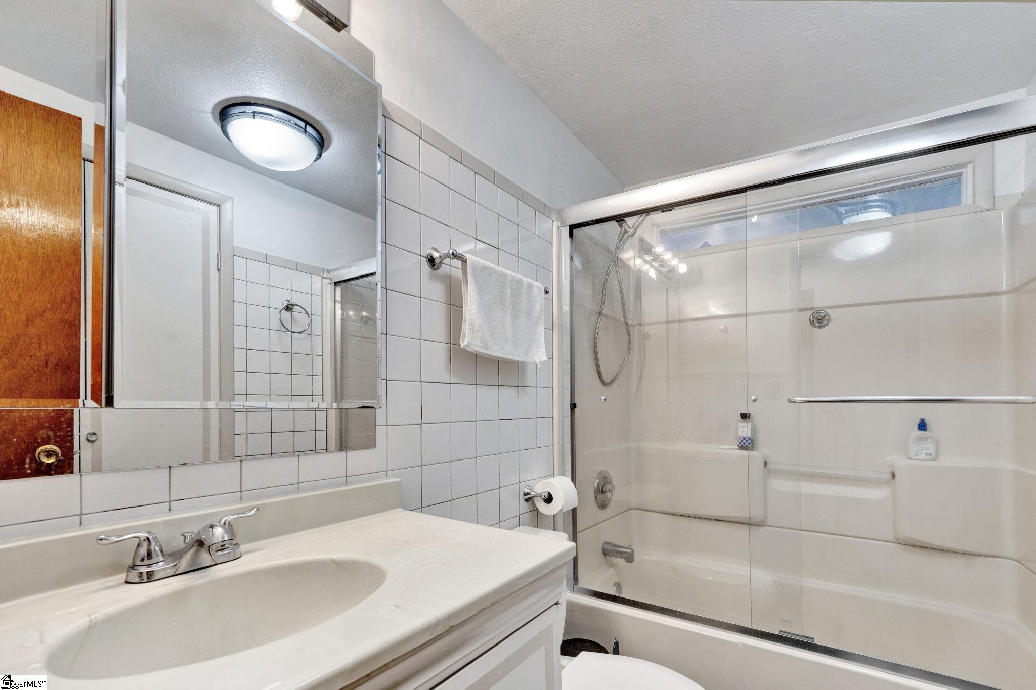 302 Douglas Street Laurens, SC 29360 - Photo 9 of 29