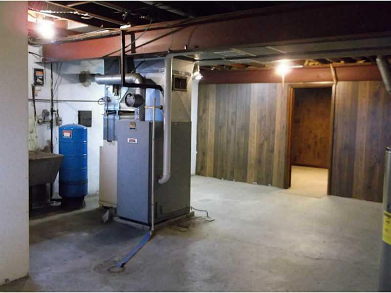 113 Clearview Road Aliquippa, PA 15001 - Photo 17 of 21 Basement/Game Room.