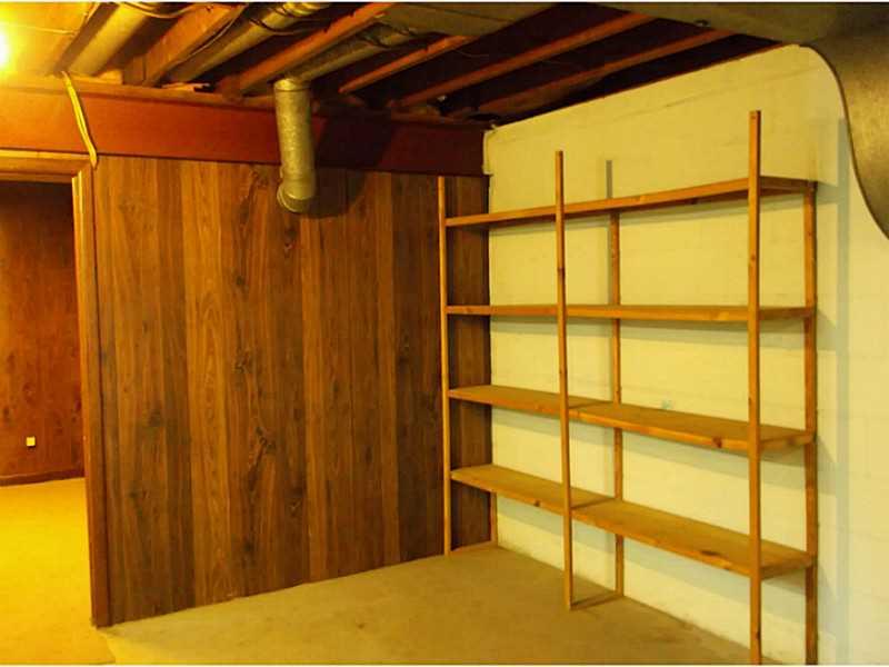 113 Clearview Road Aliquippa, PA 15001 - Photo 18 of 21 Basement/Game Room.
