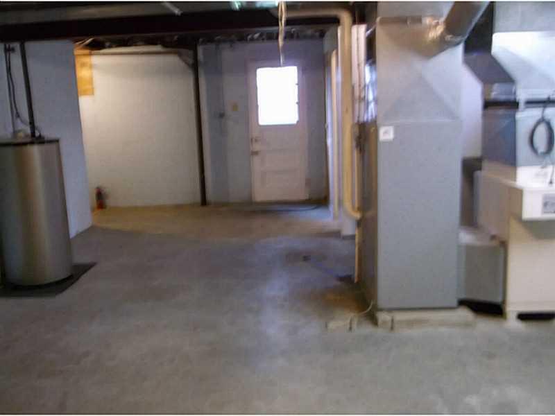 113 Clearview Road Aliquippa, PA 15001 - Photo 20 of 21 Basement/Game Room.