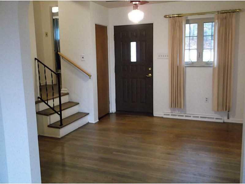 113 Clearview Road Aliquippa, PA 15001 - Photo 7 of 21 Dining Room.