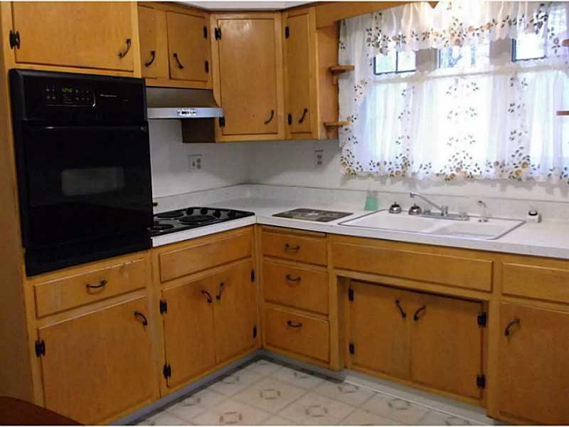 113 Clearview Road Aliquippa, PA 15001 - Photo 8 of 21 Kitchen.