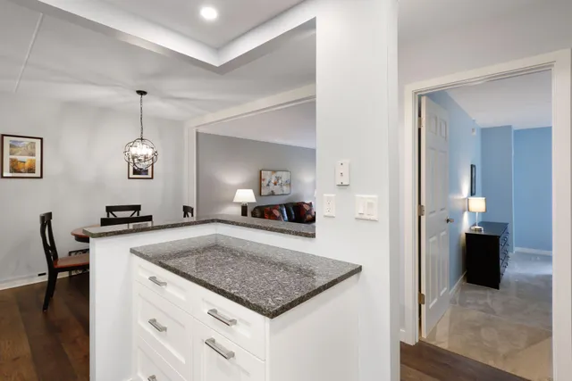 $1,595 | 6730 Vernon Avenue South, Unit 105, Edina, MN 55436