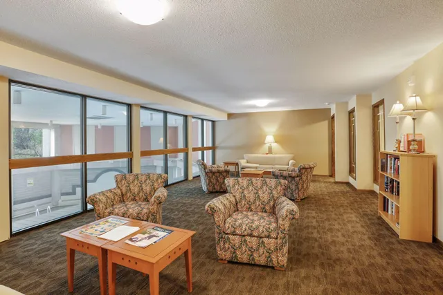 $1,595 | 6730 Vernon Avenue South, Unit 105, Edina, MN 55436