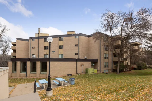 $1,595 | 6730 Vernon Avenue South, Unit 105, Edina, MN 55436