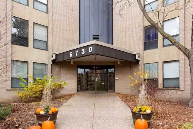 $1,595 | 6730 Vernon Avenue South, Unit 105, Edina, MN 55436