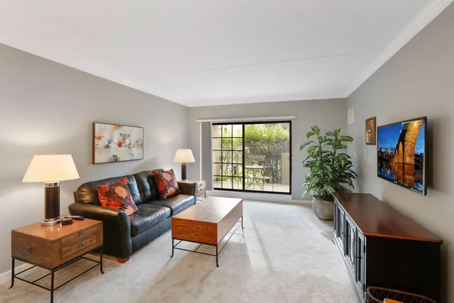 $1,595 | 6730 Vernon Avenue South, Unit 105, Edina, MN 55436
