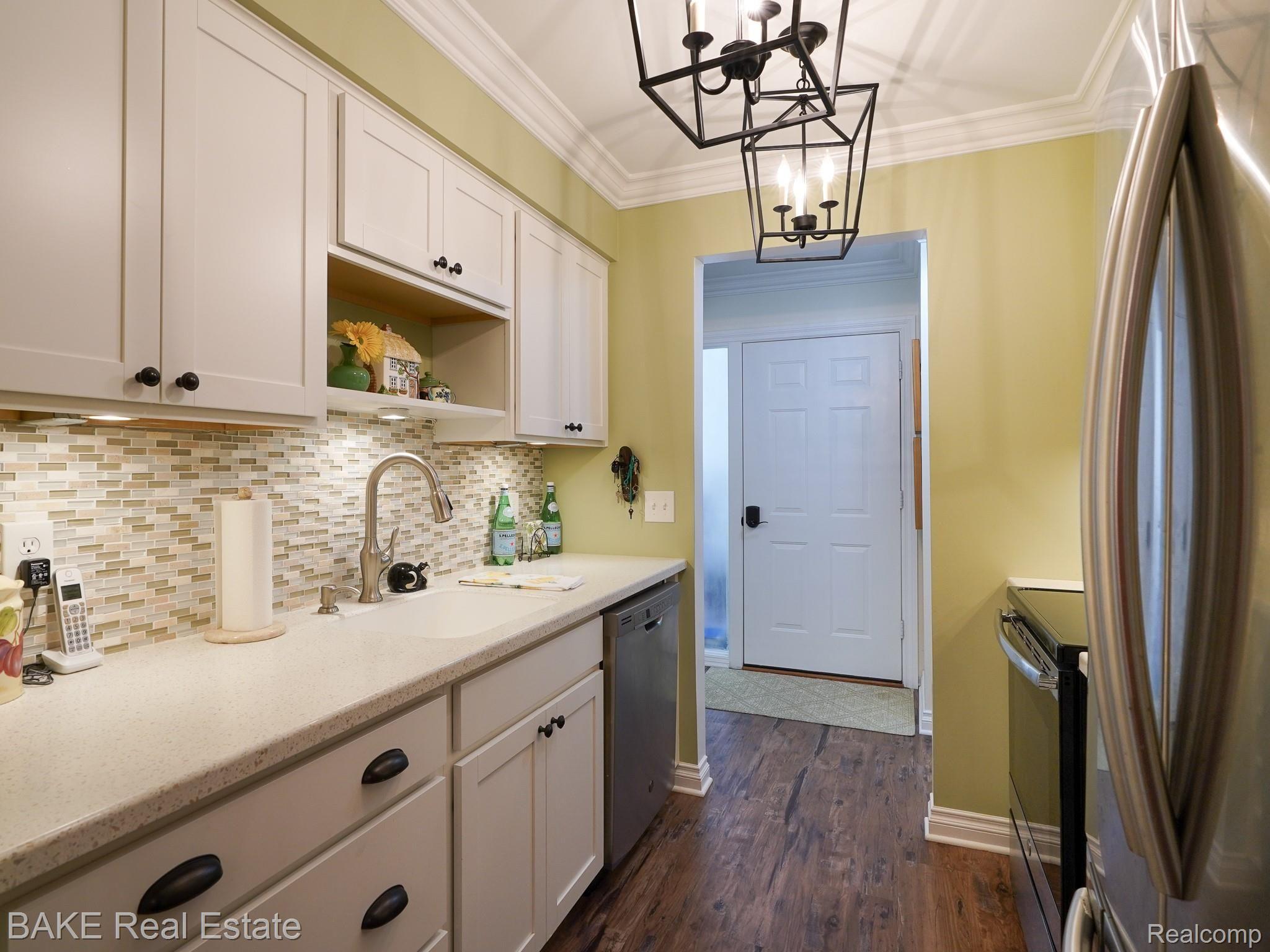 1199 South Sheldon Rd Street, Unit M95 Plymouth, MI 48170 - Photo 9 of 16 Beautiful kitchen