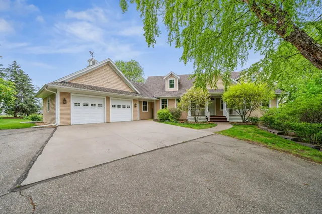 $1,050,000 | N4387 1115th Street, Prescott, WI 54021