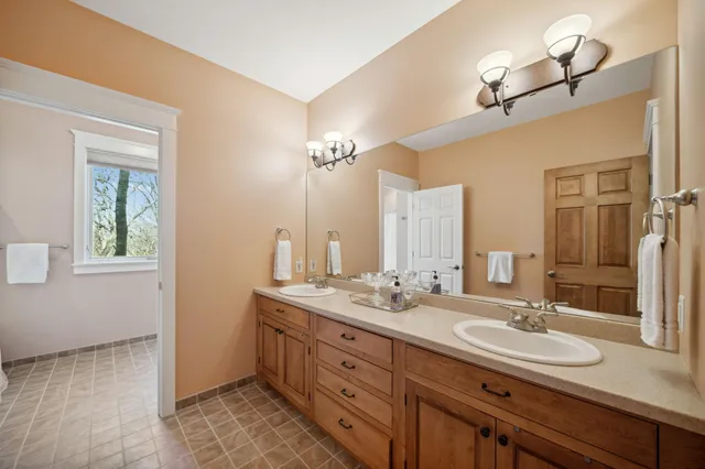 $1,050,000 | N4387 1115th Street, Prescott, WI 54021