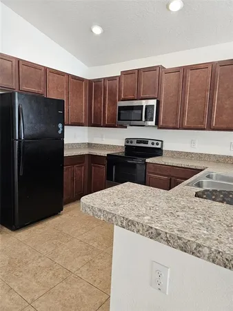 $2,200 | 585 Ogelthorpe Drive, Davenport, FL 33897