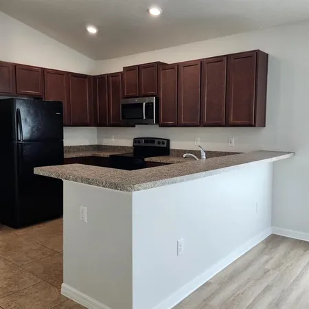 $2,200 | 585 Ogelthorpe Drive, Davenport, FL 33897