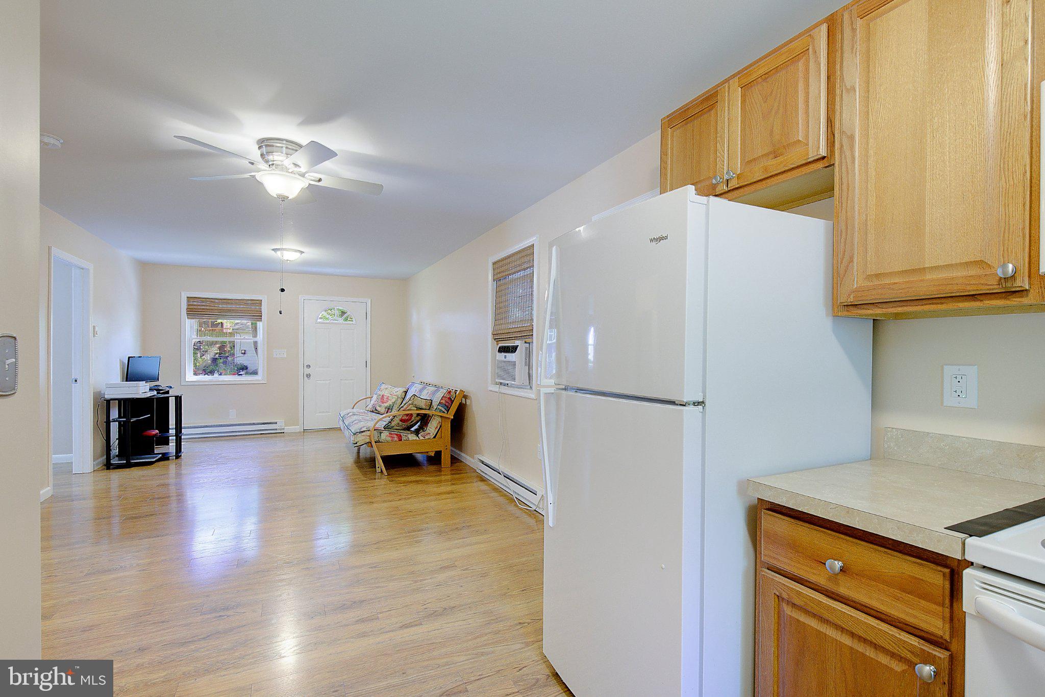 1718 Ridgely Road Edgewater, MD 21037 - Photo 10 of 19 Bright and inviting open space.