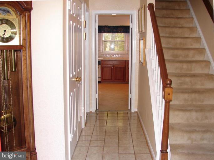 10164 Red Spruce Road Fairfax, VA 22032 - Photo 12 of 30 Entrance / Foyer