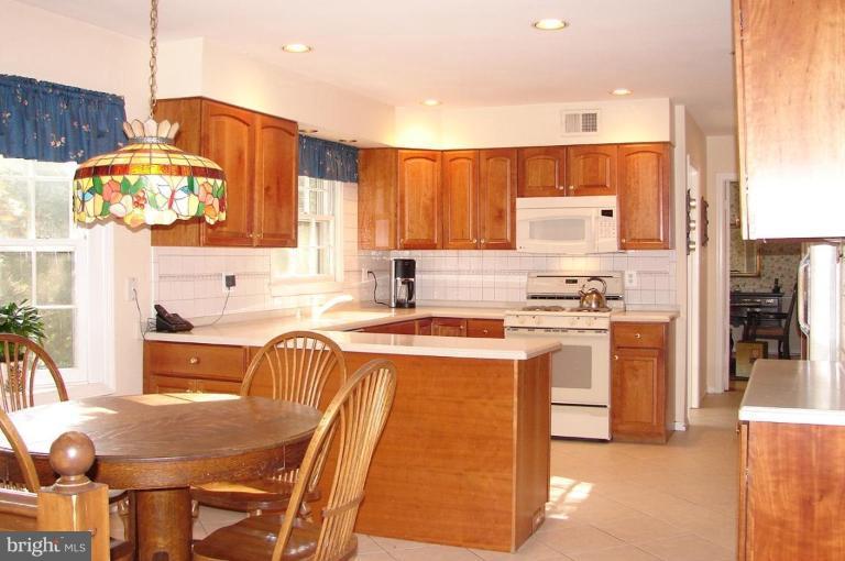 10164 Red Spruce Road Fairfax, VA 22032 - Photo 13 of 30 Kitchen