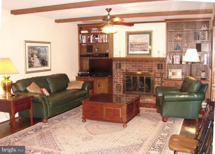 10164 Red Spruce Road Fairfax, VA 22032 - Photo 14 of 30 Family Room