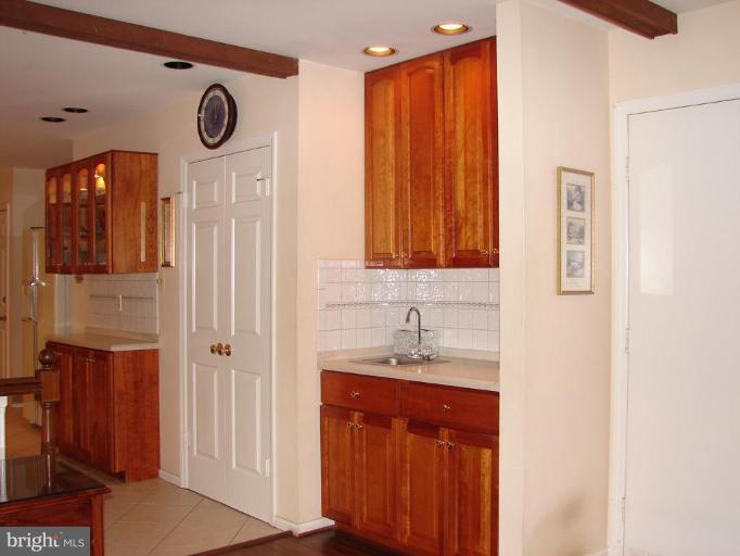 10164 Red Spruce Road Fairfax, VA 22032 - Photo 21 of 30 Wet Bar