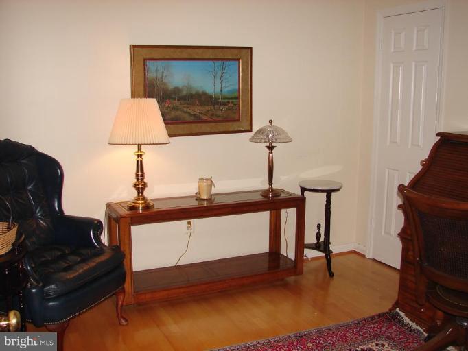 10164 Red Spruce Road Fairfax, VA 22032 - Photo 29 of 30 Library