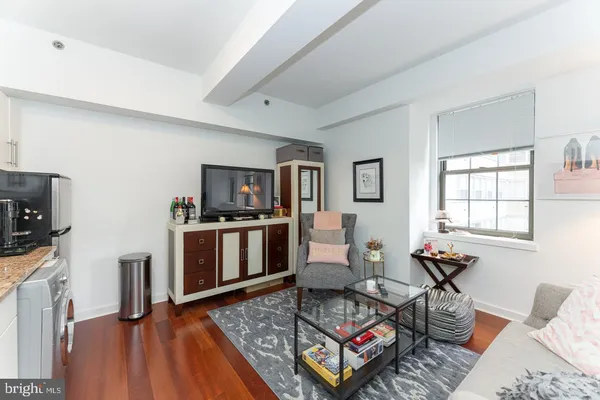 $1,825 | 219-29 South 18th Street, Unit 504, Philadelphia, PA 19103