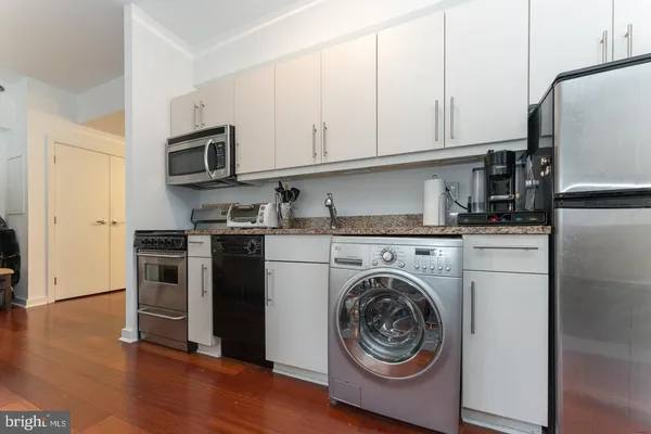 $1,825 | 219-29 South 18th Street, Unit 504, Philadelphia, PA 19103