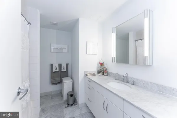 $1,825 | 219-29 South 18th Street, Unit 504, Philadelphia, PA 19103