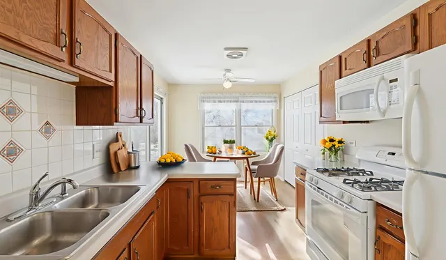 $260,000 | -n155 Windermere Road, Unit 1005, Winfield, IL 60190