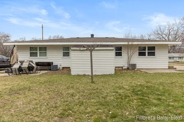$495,000 | 418 56th Street Southeast, Kentwood, MI 49548