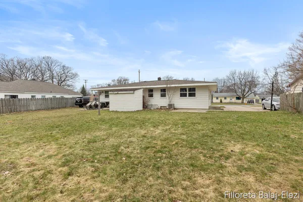 $495,000 | 418 56th Street Southeast, Kentwood, MI 49548