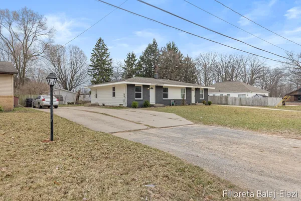 $495,000 | 418 56th Street Southeast, Kentwood, MI 49548