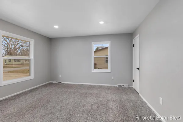 $495,000 | 418 56th Street Southeast, Kentwood, MI 49548