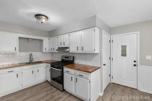 $495,000 | 418 56th Street Southeast, Kentwood, MI 49548