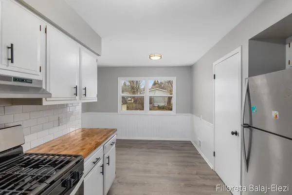 $495,000 | 418 56th Street Southeast, Kentwood, MI 49548