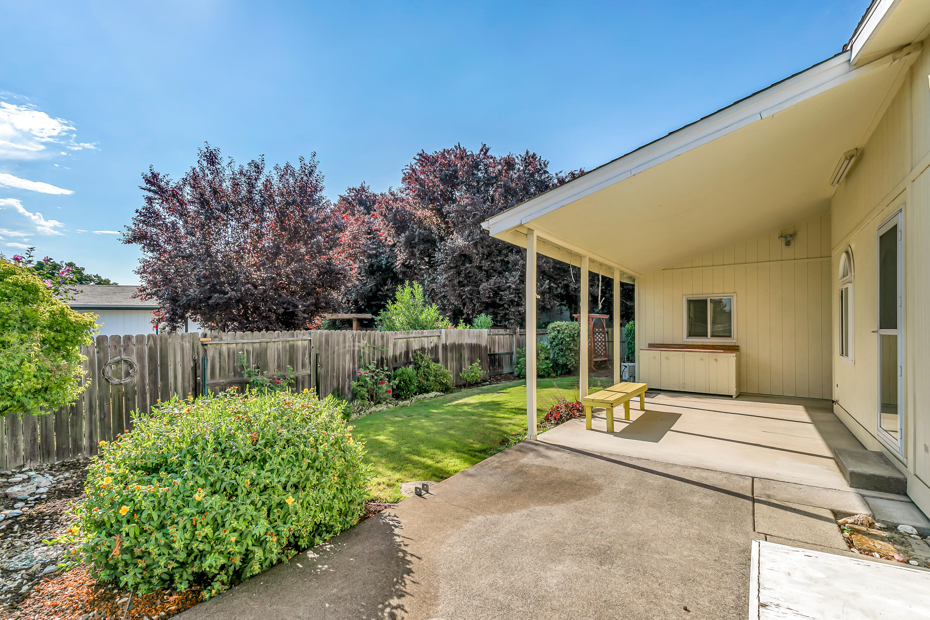 555 Freeman Road, Unit 251 Central Point, OR 97502 - Photo 28 of 30 Back Outdoor Patio