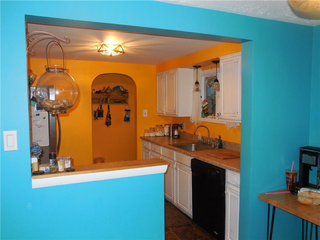 551 Allendale Road Rochester, PA 15074 - Photo 11 of 22 Fresh and bright kitchen for the cuisine enthusiast.
