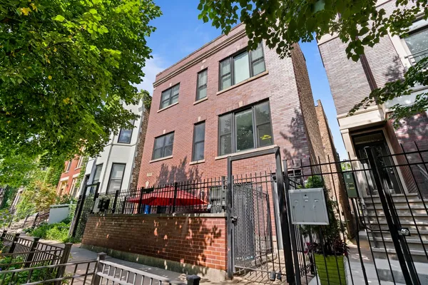 $390,000 | 1525 North Claremont Avenue, Unit 1A, Chicago, IL 60622