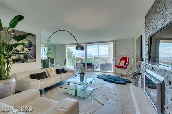 $2,400 | 205 East Harmon Avenue, Unit 807, Las Vegas, NV 89169