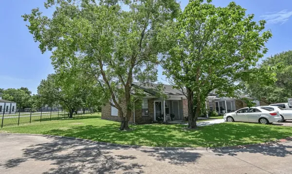 a view of a house with a backyard