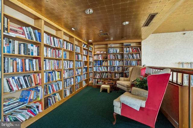 a view of yard with trees