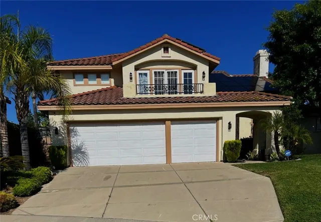a view of entryway livingroom and hall